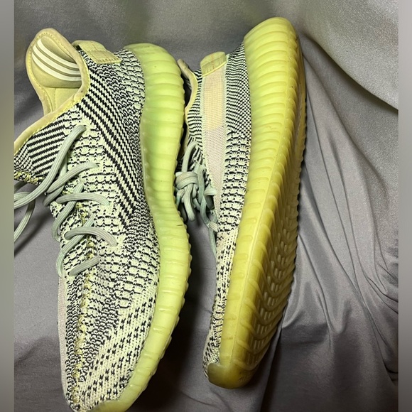 adidas Yeezy Boost 350 V2 - Size men’s 10 1/2 - used - Picture 3 of 5